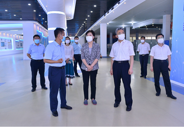 济宁市政协主席、党组书记霍媛媛到开云电子网页版公司调研